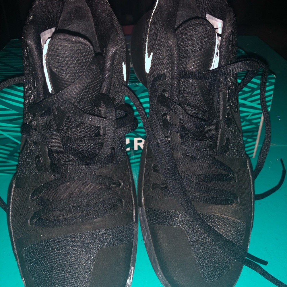 Kyrie 3 Basketball Shoes